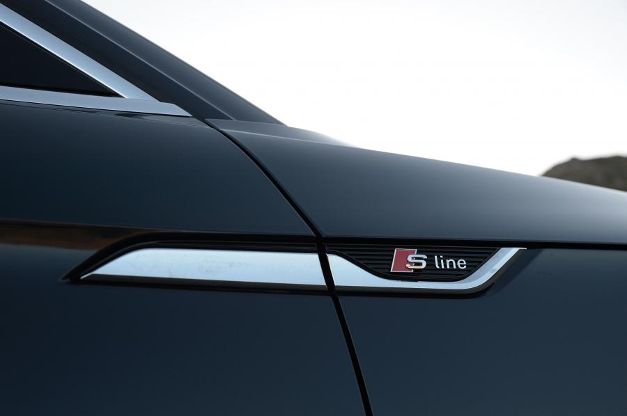 Детали интерьера Audi A5 Coupe 2.0 TFSI S-Line 2017 года  (ZA) (фото 18 из 26)